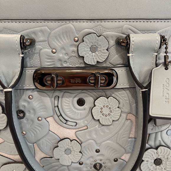 Light Blue Coach Swagger and Wallet with Tea Rose Tooling. - Picture 4 of 11